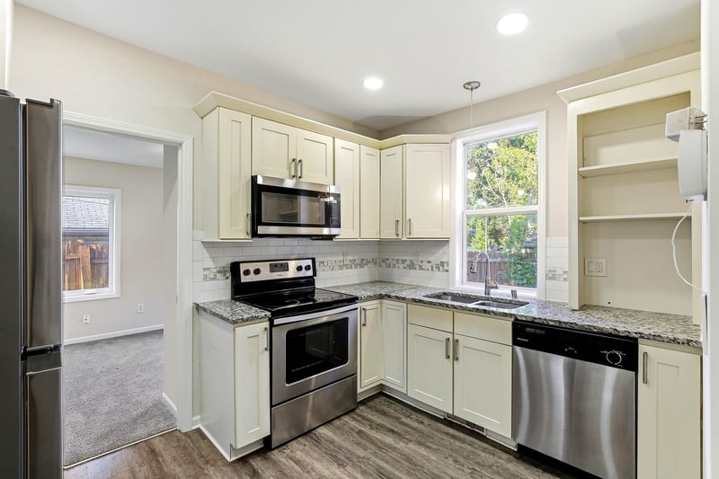 941 Cypress St, Saint Paul, MN 55106