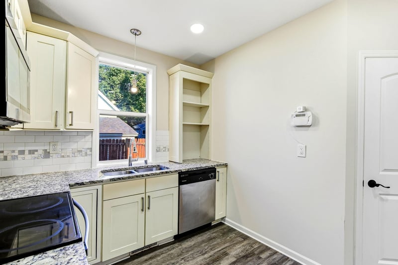 941 Cypress St, Saint Paul, MN 55106