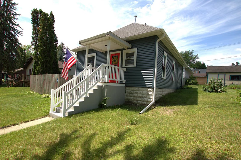 425 8th St NE, Staples, MN 56479