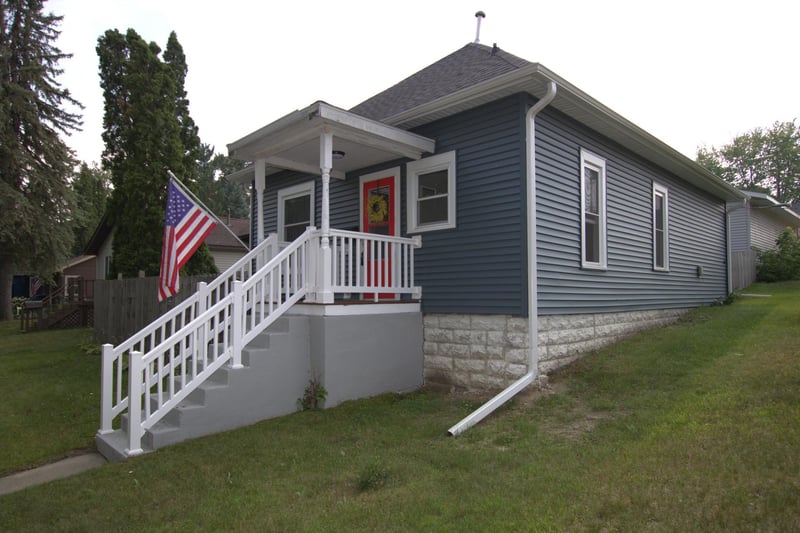 425 8th St NE, Staples, MN 56479