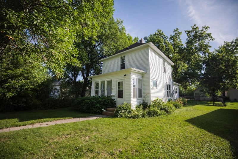 716 Lyndale Ave, Morris, MN 56267