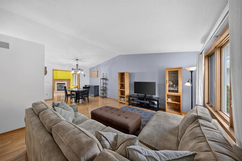 2011 50th St NW, Rochester, MN 55901