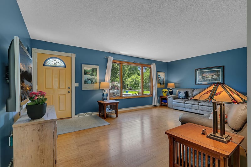 3631 Hillview Ln, Saint Bonifacius, MN 55375