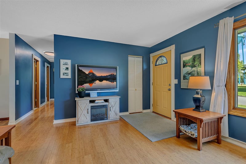 3631 Hillview Ln, Saint Bonifacius, MN 55375
