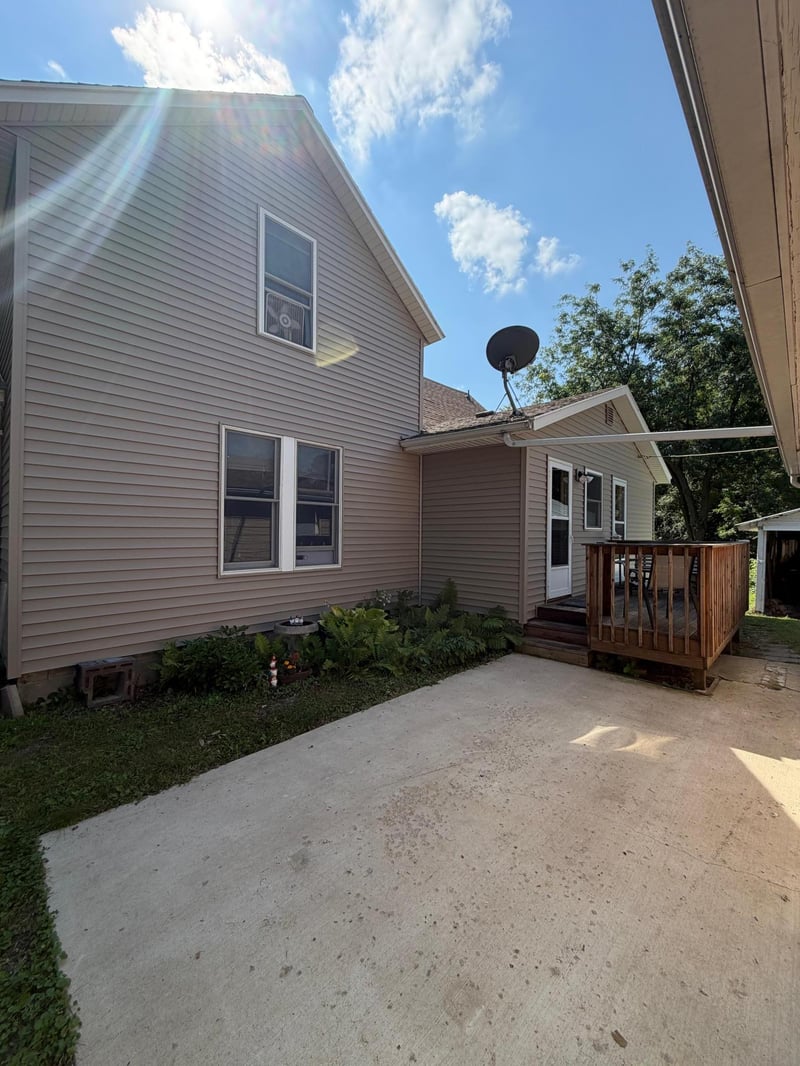 206 E 2nd St, Hardwick, MN 56134