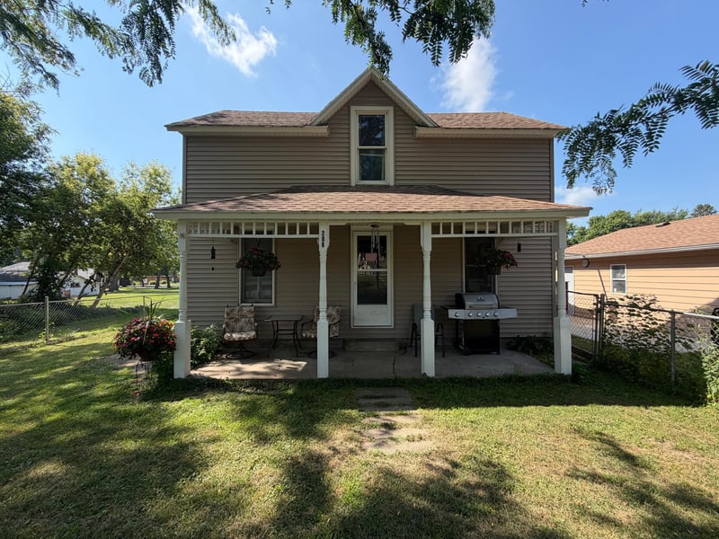 206 E 2nd St, Hardwick, MN 56134