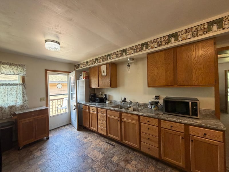 206 E 2nd St, Hardwick, MN 56134