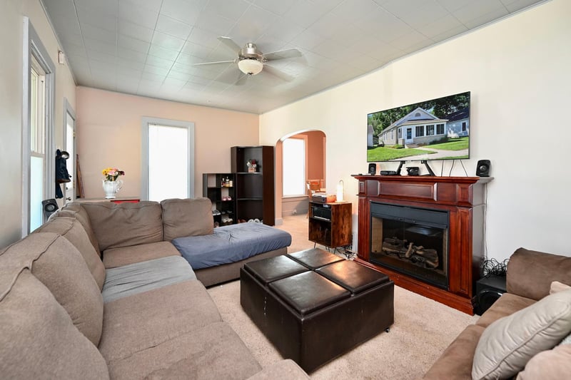 617 W Howard St, Winona, MN 55987