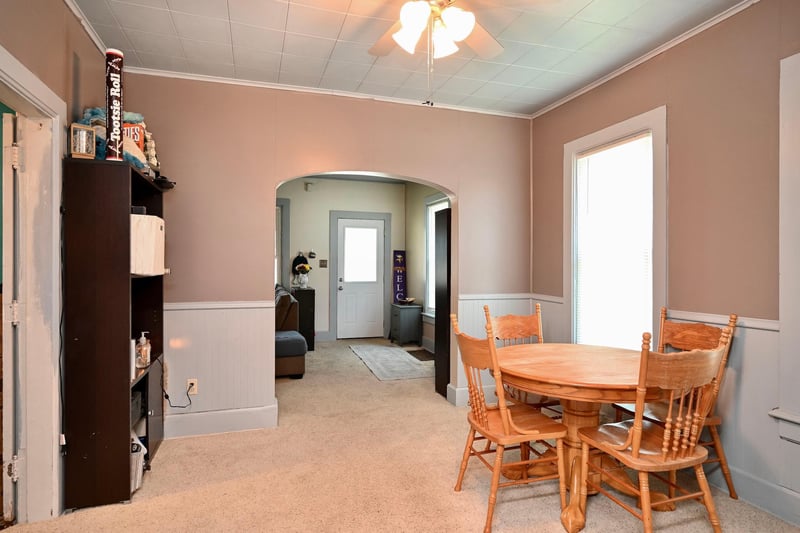 617 W Howard St, Winona, MN 55987