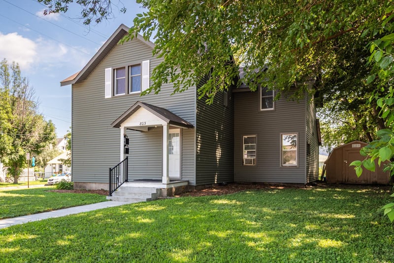 803 W 5th St, Winona, MN 55987