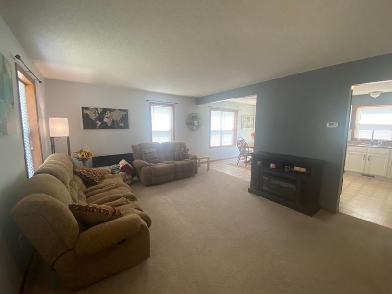805 3rd Ave NE, Plainview, MN 55964