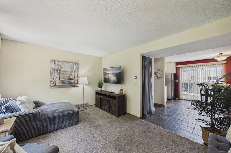 1467 Goodwin Ave N, Oakdale, MN 55128