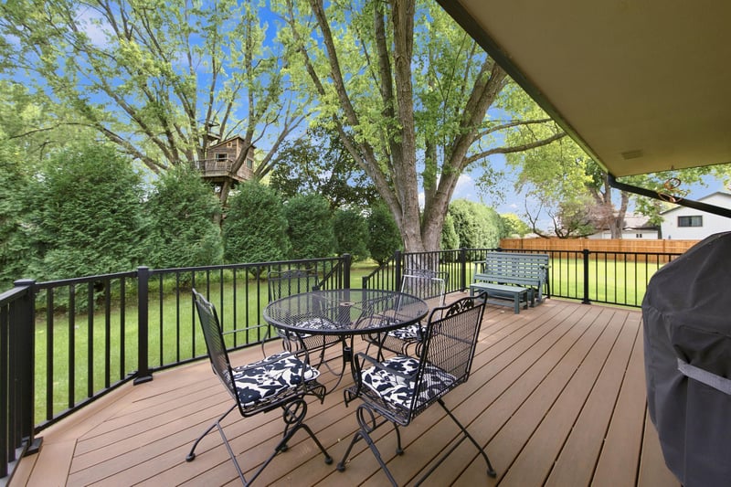 8033 Dakota Ln, Chanhassen, MN 55317