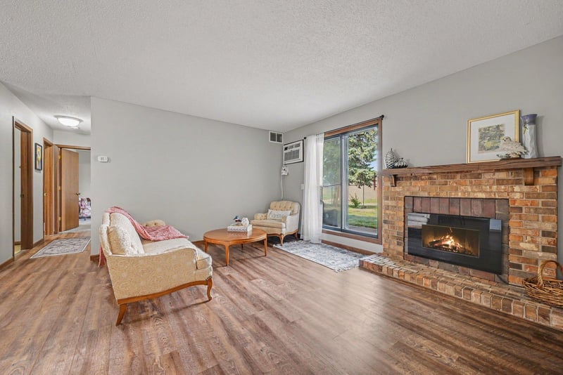 2079 Parkside Dr, Saint Paul, MN 55119