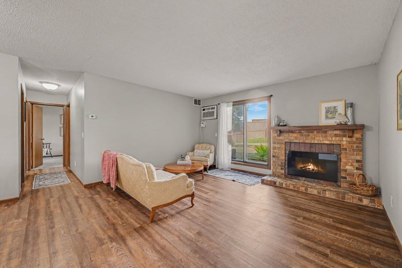 2079 Parkside Dr, Saint Paul, MN 55119