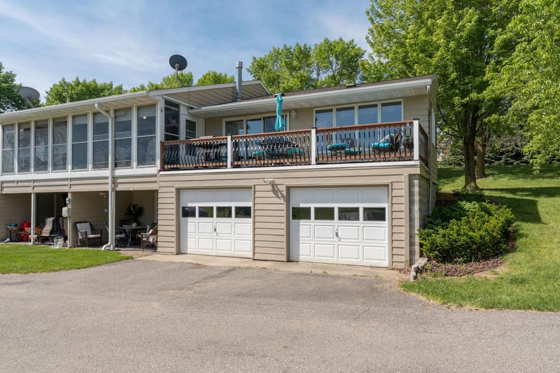 6105 Shamrock Dr, Madison Lake, MN 56063