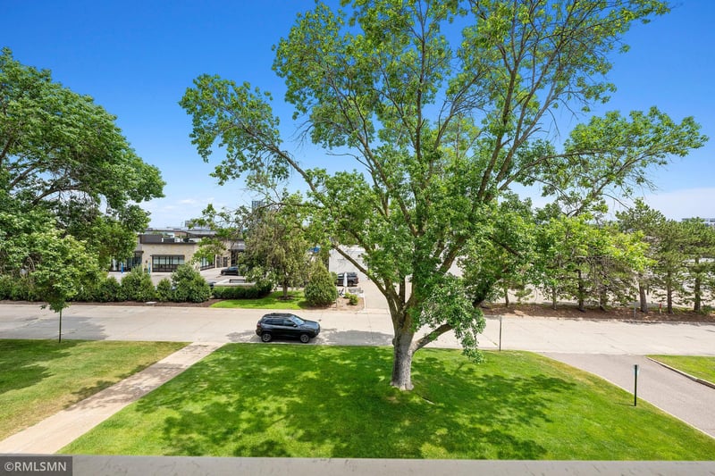 7000 Sandell Ave #16, Edina, MN 55435