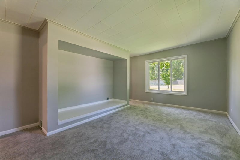403 S Holcombe Ave, Litchfield, MN 55355