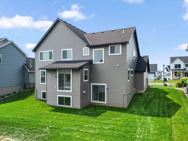 17924 Headwaters Dr, Lakeville, MN 55044