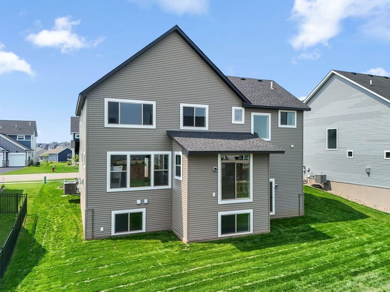 17924 Headwaters Dr, Lakeville, MN 55044