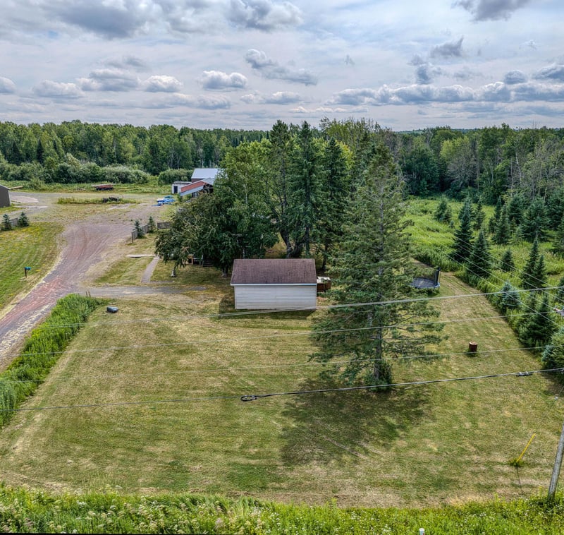 8546 E Spaulding Rd, South Range, WI 54874