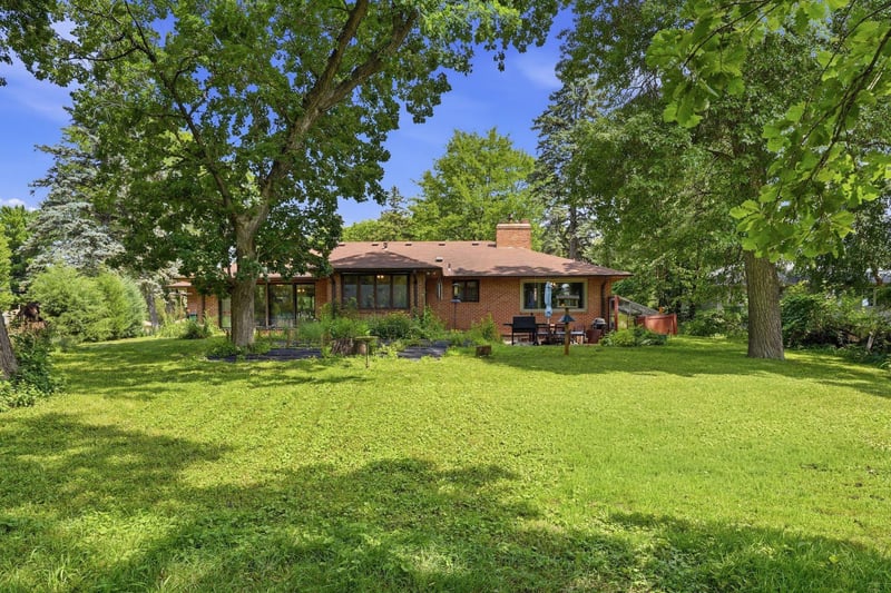 5433 Twin Lake Blvd E, Brooklyn Center, MN 55429