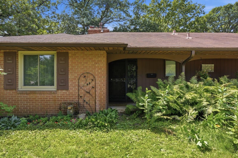 5433 Twin Lake Blvd E, Brooklyn Center, MN 55429