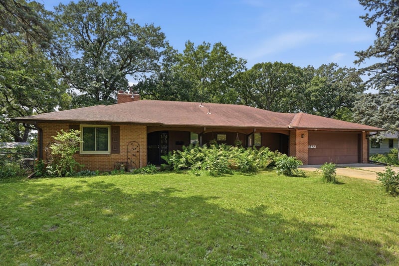 5433 Twin Lake Blvd E, Brooklyn Center, MN 55429