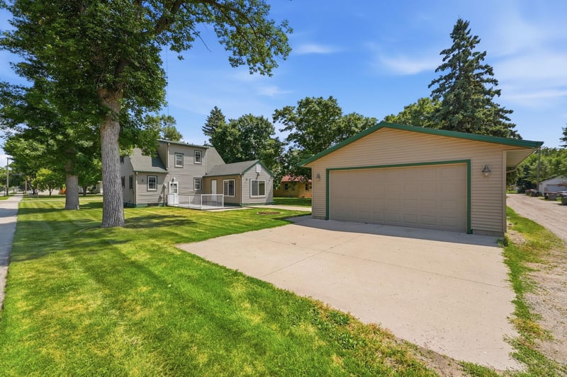1002 Cedar St, Alexandria, MN 56308