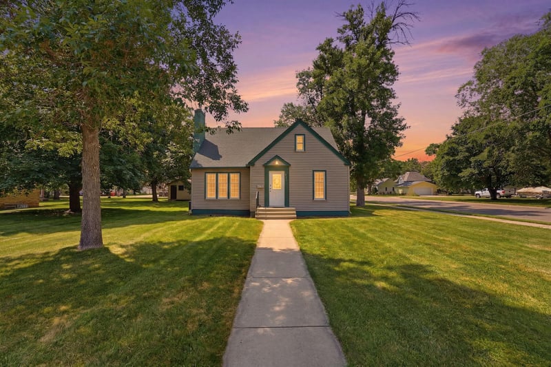 1002 Cedar St, Alexandria, MN 56308