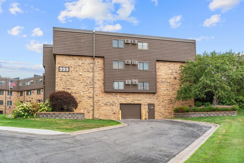 999 41st Ave NE #114, Columbia Heights, MN 55421