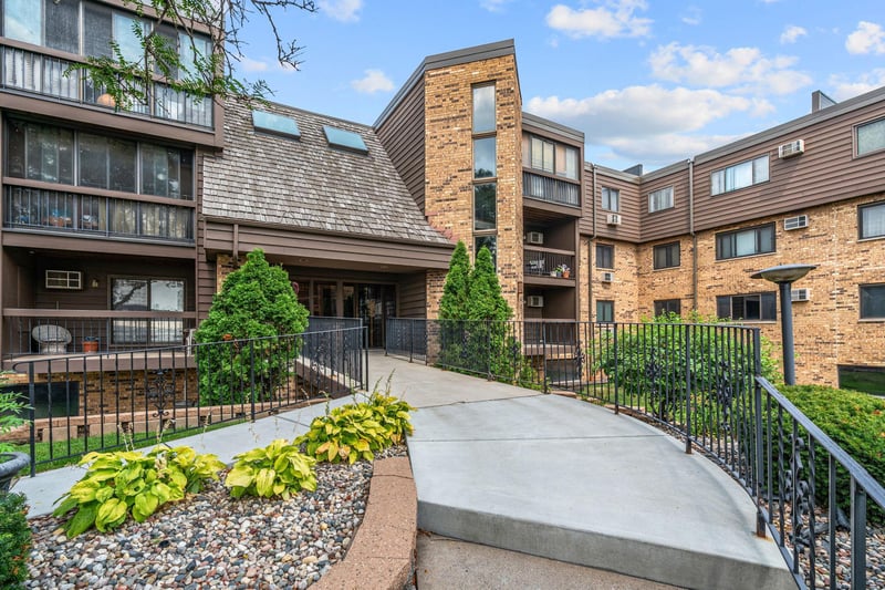 999 41st Ave Ne Ave NE #114, Columbia Heights, MN 55421