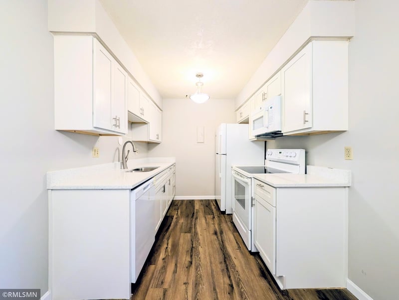 2700 Dale St N #A214, Roseville, MN 55113