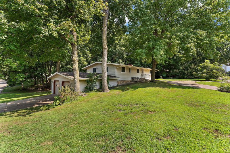 4125 Thrushwood Ln, Minnetonka, MN 55345