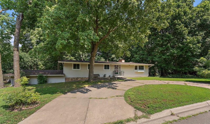 4125 Thrushwood Ln, Minnetonka, MN 55345