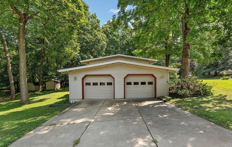 4125 Thrushwood Ln, Minnetonka, MN 55345