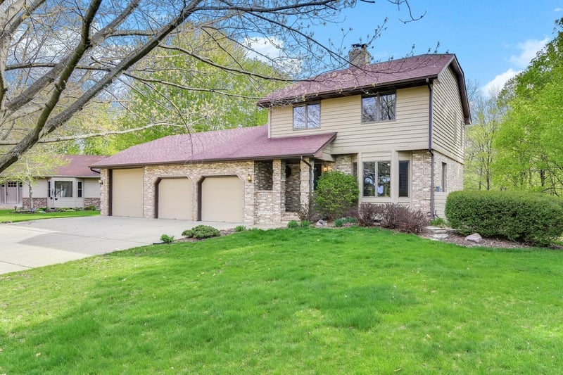 2133 Trumble Ct, Chaska, MN 55318