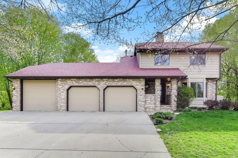 2133 Trumble Ct, Chaska, MN 55318