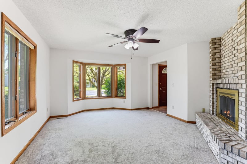 2133 Trumble Ct, Chaska, MN 55318