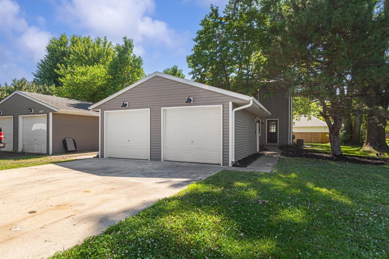 1639 Pleasant View Dr, North Mankato, MN 56003