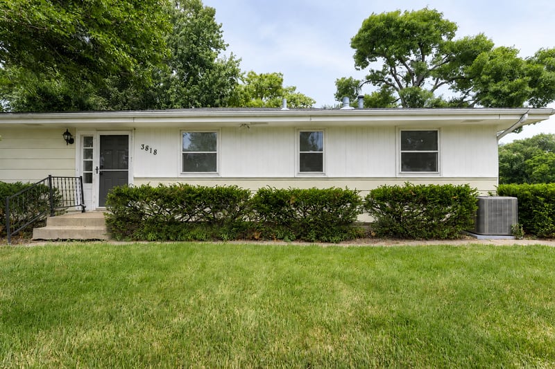 3818 W 103rd St, Bloomington, MN 55431