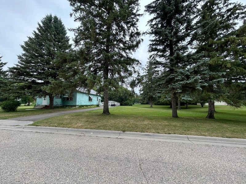 601 11th St E, Thief River Falls, MN 56701
