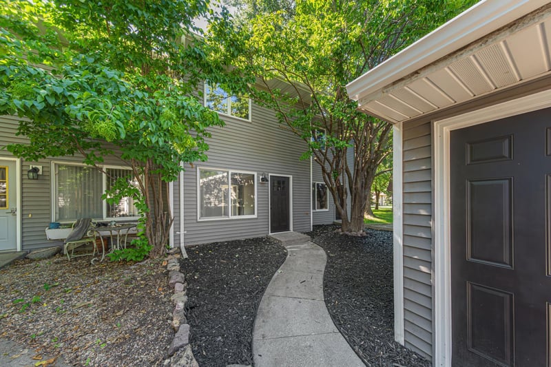 1641 Pleasant View Dr, North Mankato, MN 56003