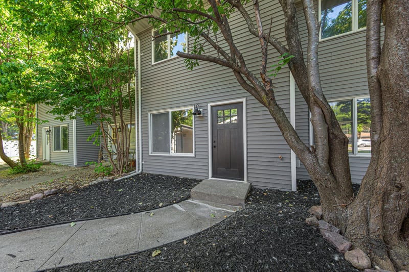 1641 Pleasant View Dr, North Mankato, MN 56003