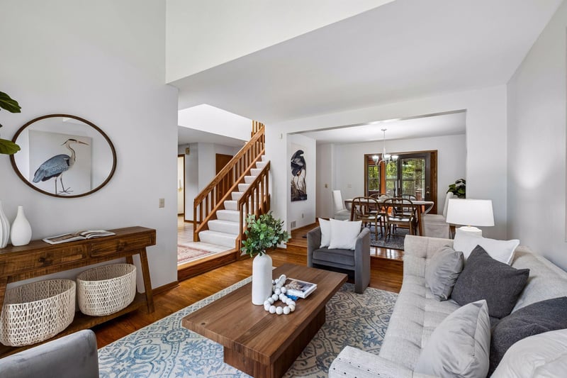 2248 James St, Eagan, MN 55122