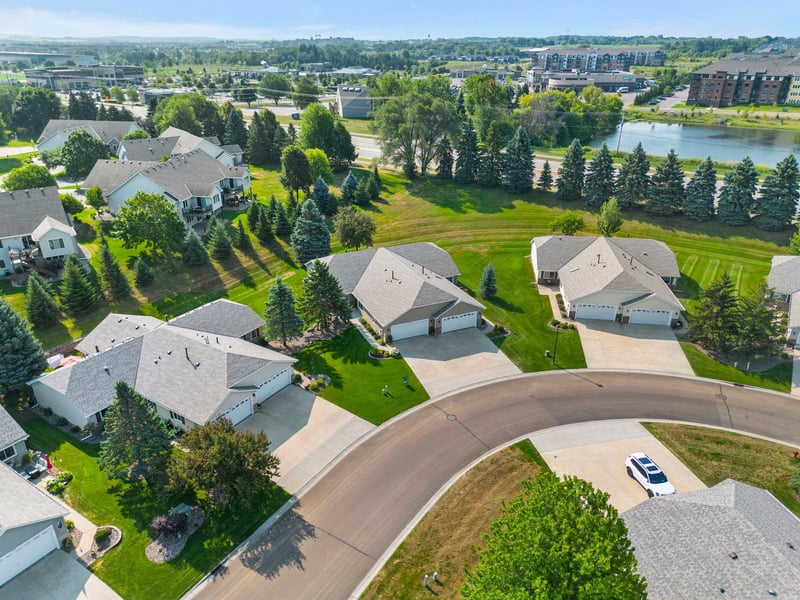 7632 Newbury Rd, Woodbury, MN 55125