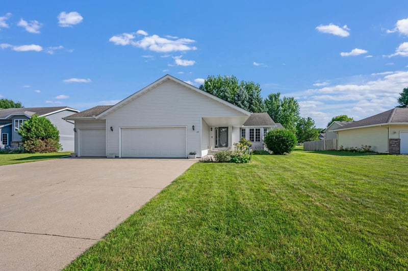 19 La Mar Ct, North Mankato, MN 56003