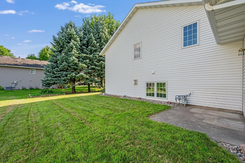 19 La Mar Ct, North Mankato, MN 56003