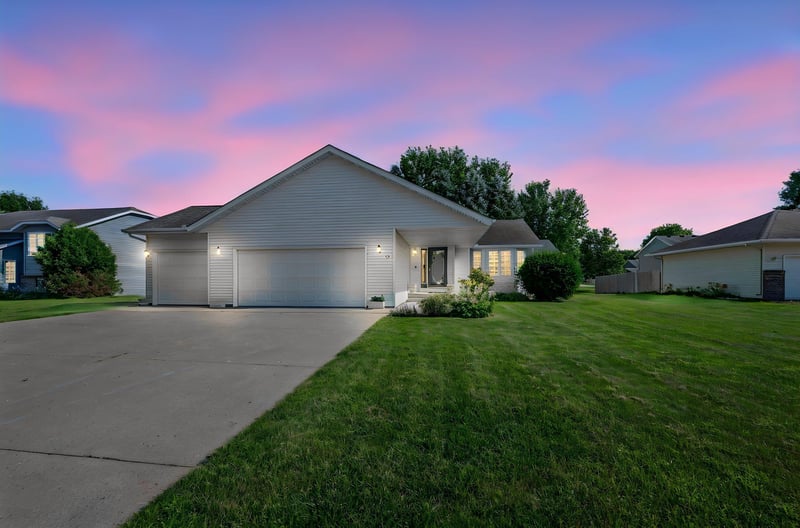 19 La Mar Ct, North Mankato, MN 56003