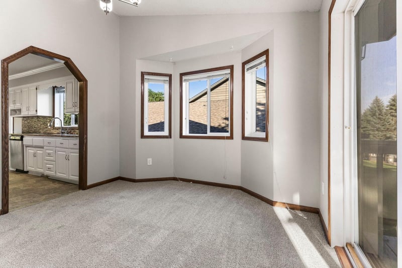 1434 Eastlake Dr, Chaska, MN 55318